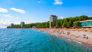Россиянам назвали самые бюджетные направления для летнего отдыха