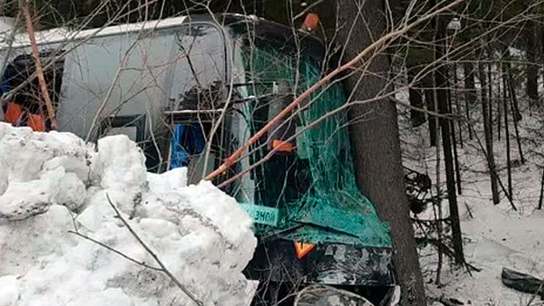 В ДТП с автобусом на Урале с детской хоккейной командой погибли 4 человека