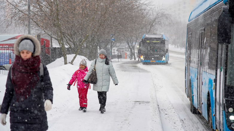 Москвичам рекомендовали пересесть на городской транспорт из-за снегопада