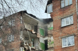 Подъезд обрушился в поврежденной многоэтажке в Ростове-на-Дону