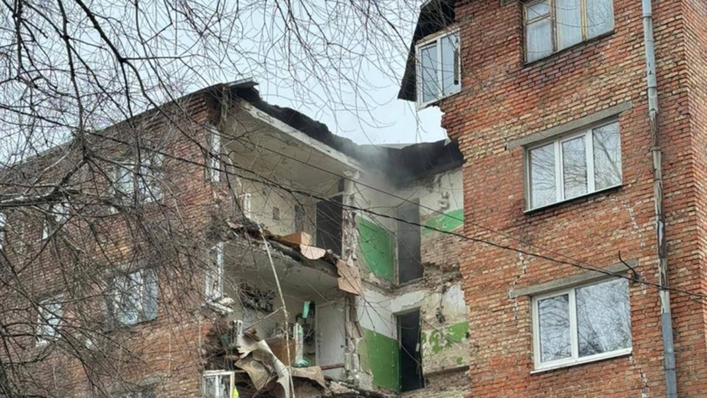 Подъезд обрушился в поврежденной многоэтажке в Ростове-на-Дону