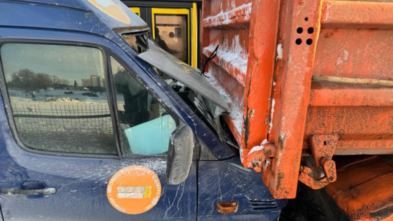 В центре Минска столкнулись маршрутки и грузовик, пострадали восемь человек