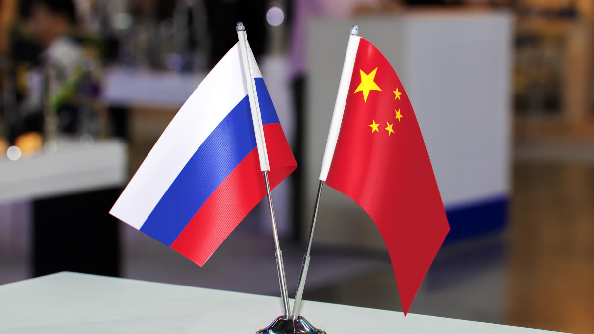 Лавров и Ван И высоко оценили взаимодействие РФ и Китая в 2023 году