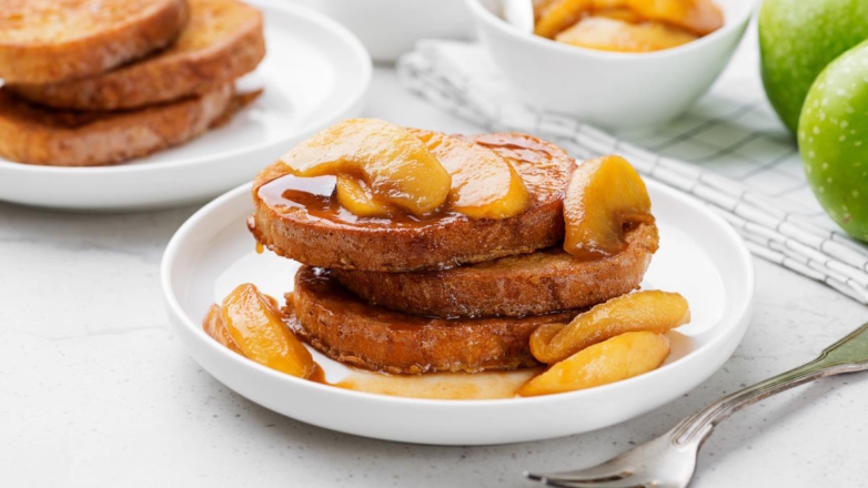 30 минут на кухне: французские тосты с корицей и яблоками