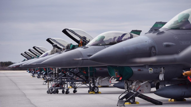 В США заявили о недостатке летчиков у ВСУ, способных управлять F-16