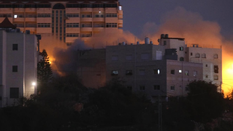 Израильская армия сносит здание в секторе Газа