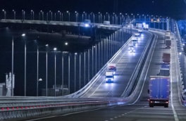 РБК: Крымский мост перекрыт на фоне сообщений о взрывах в районе Феодосии