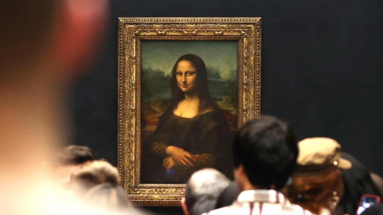 В Лувре стенд с картиной "Мона Лиза" облили супом