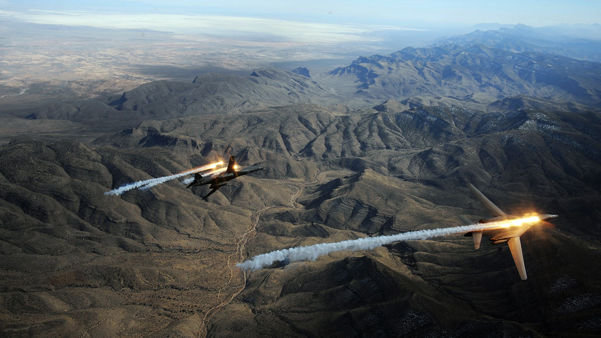 Манёвры двух B-1B над Нью-Мексико. 24 февраля 2010 года