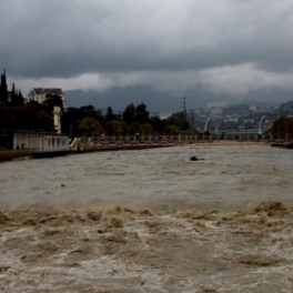 Подъем уровня воды в реках и гроза ожидаются в Сочи