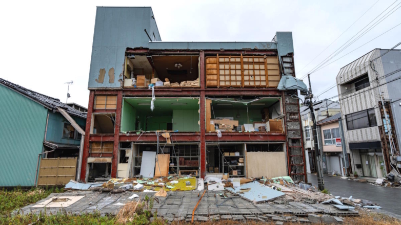 Число жертв серии землетрясений в Японии увеличилось до 161