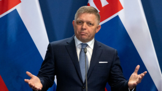 Премьер-министр Словакии отработал ночную смену на заводе