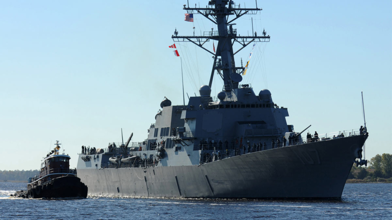 Хуситы обстреляли эсминец США в Красном море