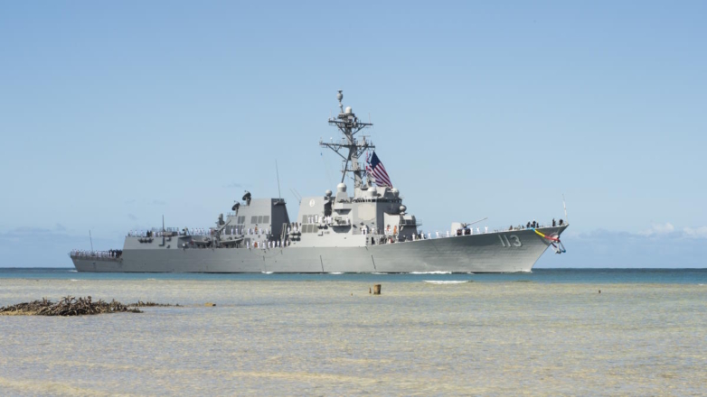 Эсминец США USS John Finn прошел через Тайваньский пролив на фоне маневров КНР возле острова