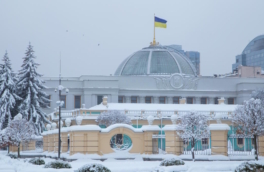 Здание Рады осталось без тепла и воды после взрывов, в Киеве ввели экстренные отключения света