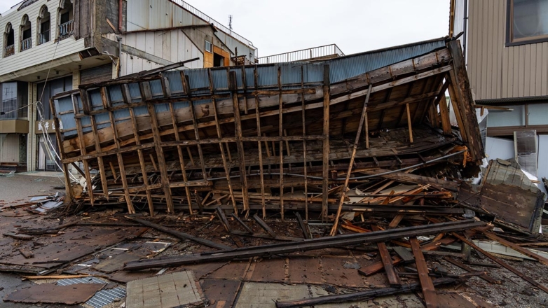 В Японии под завалами нашли живого человека на шестые сутки после землетрясения