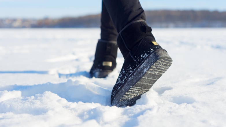 Остеопат назвал самую опасную зимнюю обувь