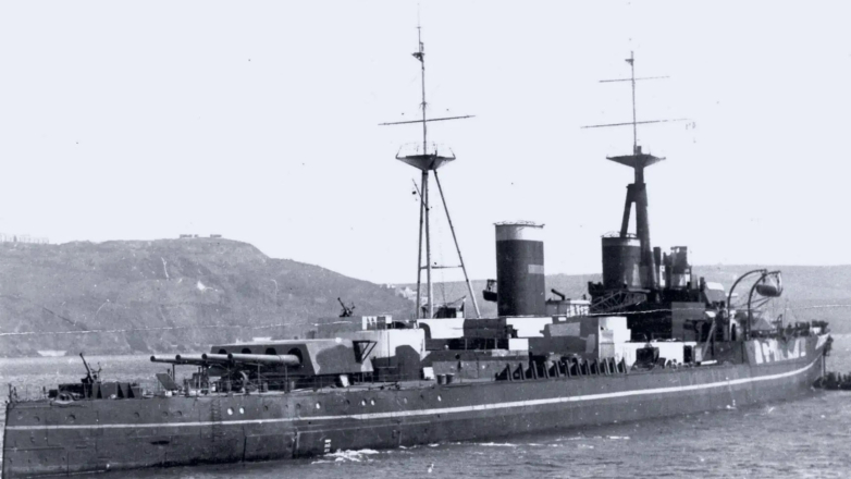 Замаскированный под HMS Anson, HMS Centurion готов к отплытию