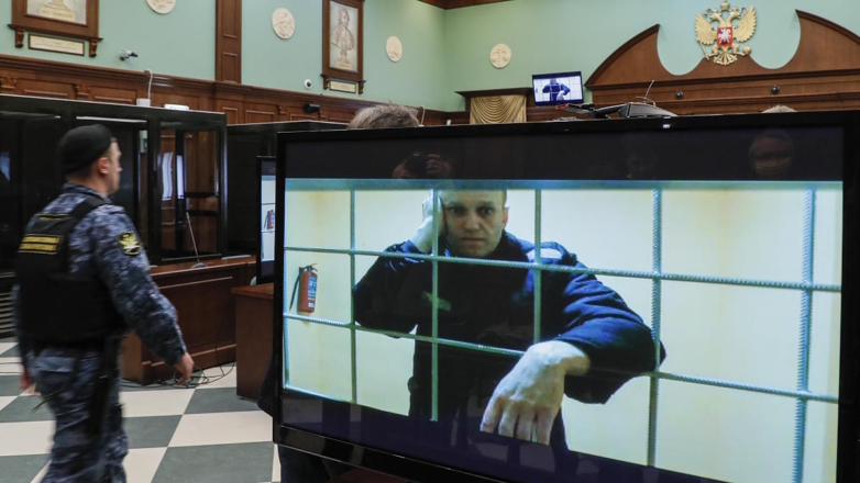 Навальный в четверг принимал участие в заседаниях суда по видео-конференц-связи
