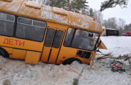 В ДТП в Псковской области пострадали 17 человек, в том числе 13 детей