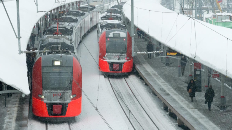 В МЖД опровергли информацию о застрявшей в снегу электричке в Москве