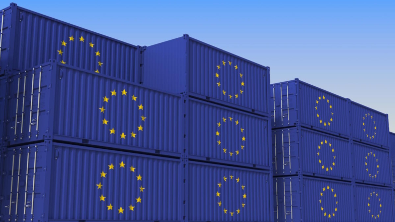 Флаги Евросоюза на контейнерах