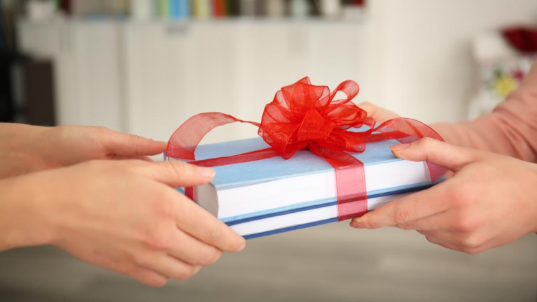 Больше половины россиян любят получать книги в подарок