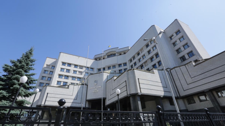 В КС Украины направят запрос о легитимности Зеленского, пишут СМИ