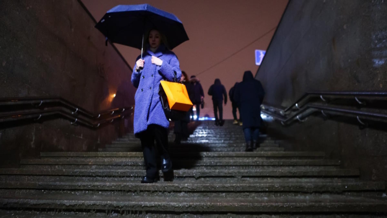 Дептранс Москвы призвал использовать городской транспорт из-за ледяного дождя
