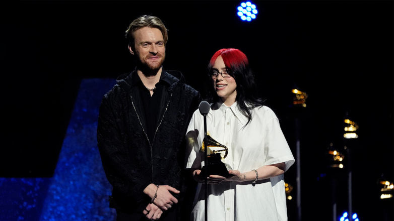 Билли Айлиш получила Grammy за "Песню года"