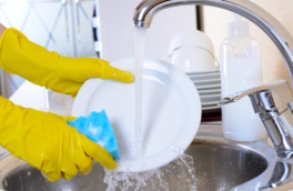 Что добавить в моющее средство, чтобы посуда засияла от чистоты