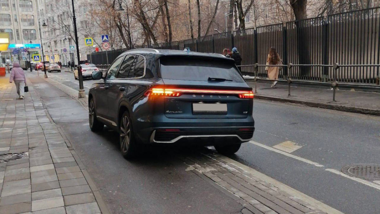 В Москве 3,5 тысячи водителей оштрафовали за парковку на велополосах в январе