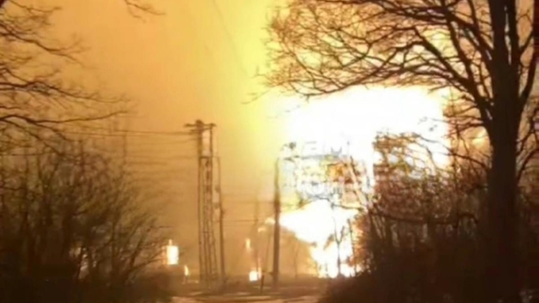 На курской нефтебазе загорелись три резервуара с бензином после атаки дрона