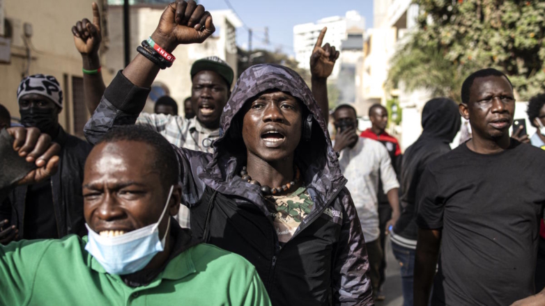 Посольство России в Сенегале рекомендовало избегать мест массового скопления людей