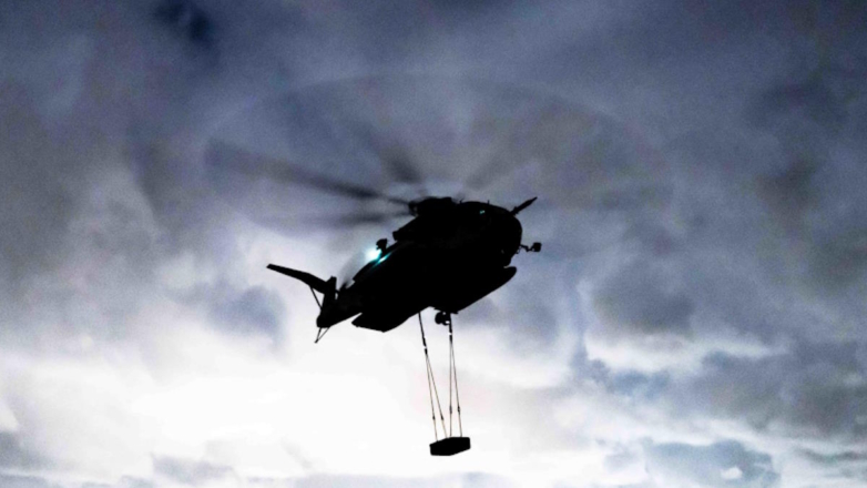 Пять морских пехотинцев США пропали без вести после крушения вертолета
