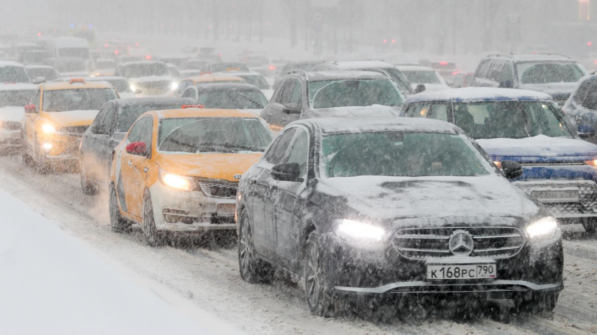 Синоптики предупредили о снижении видимости на московских дорогах до 500–1000 метров