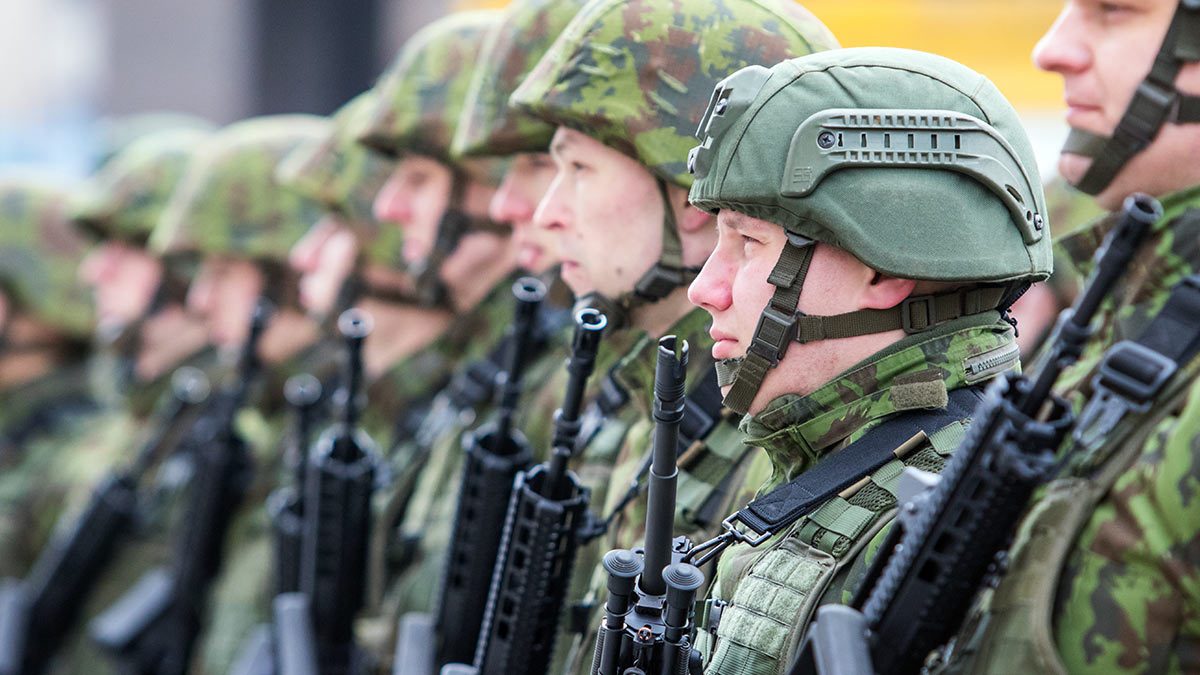 Президенты Эстонии и Латвии призвали страны НАТО вернуть призыв в армию