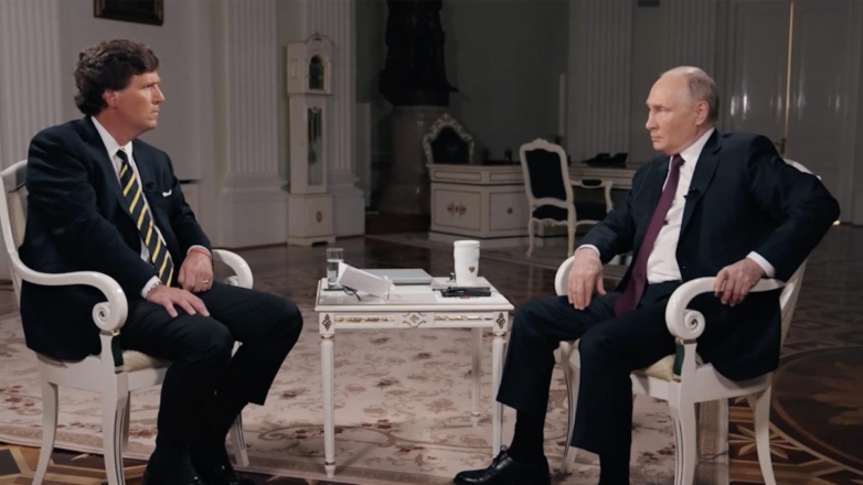 Журналист Такер Карлсон и президент России Владимир Путин