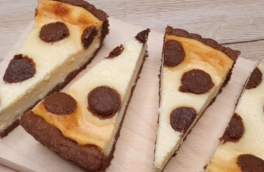 30 минут на кухне: творожный пирог "Жираф", который сочетает песочное тесто и нежную начинку