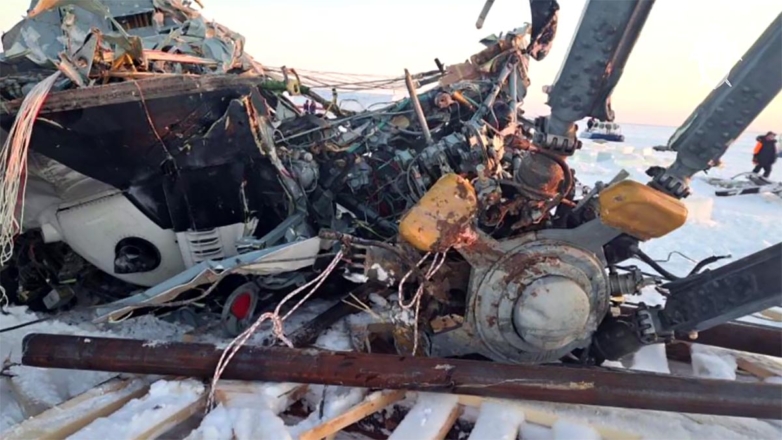 Водолазы нашли черные ящики вертолета, потерпевшего крушение в Карелии