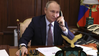 Песков рассказал о причине, повлиявшей на продолжительность беседы Путина и Трампа
