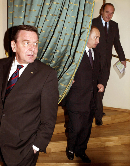 Федеральный канцлер Германии Герхард Шрёдер, президент РФ Владимир Путин и президент Франции Жак Ширак