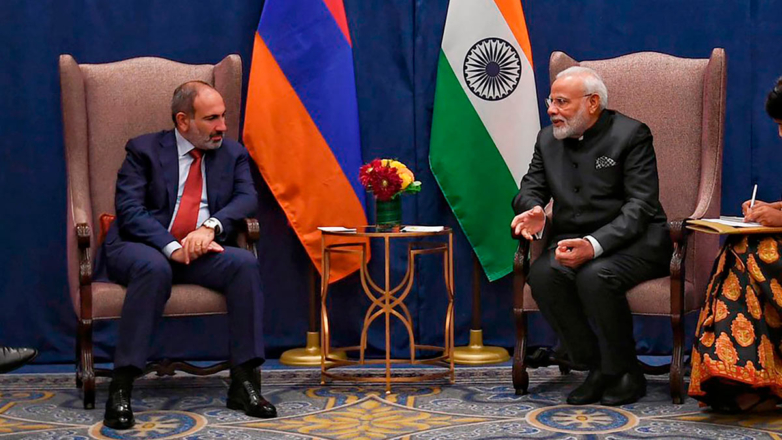 Премьер-министр Армении Никол Пашинян и премьер-министр Индии Нарендра Моди
