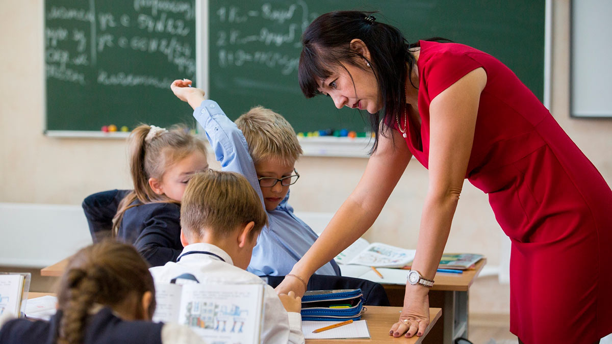 Нагрузка на ставку: почему учителя в школах вынуждены перерабатывать