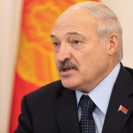 Лукашенко: Белоруссия реагирует на обострение обстановки вблизи границ страны