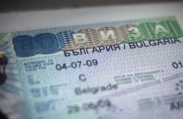 Болгария временно прекратит прием заявок на визы