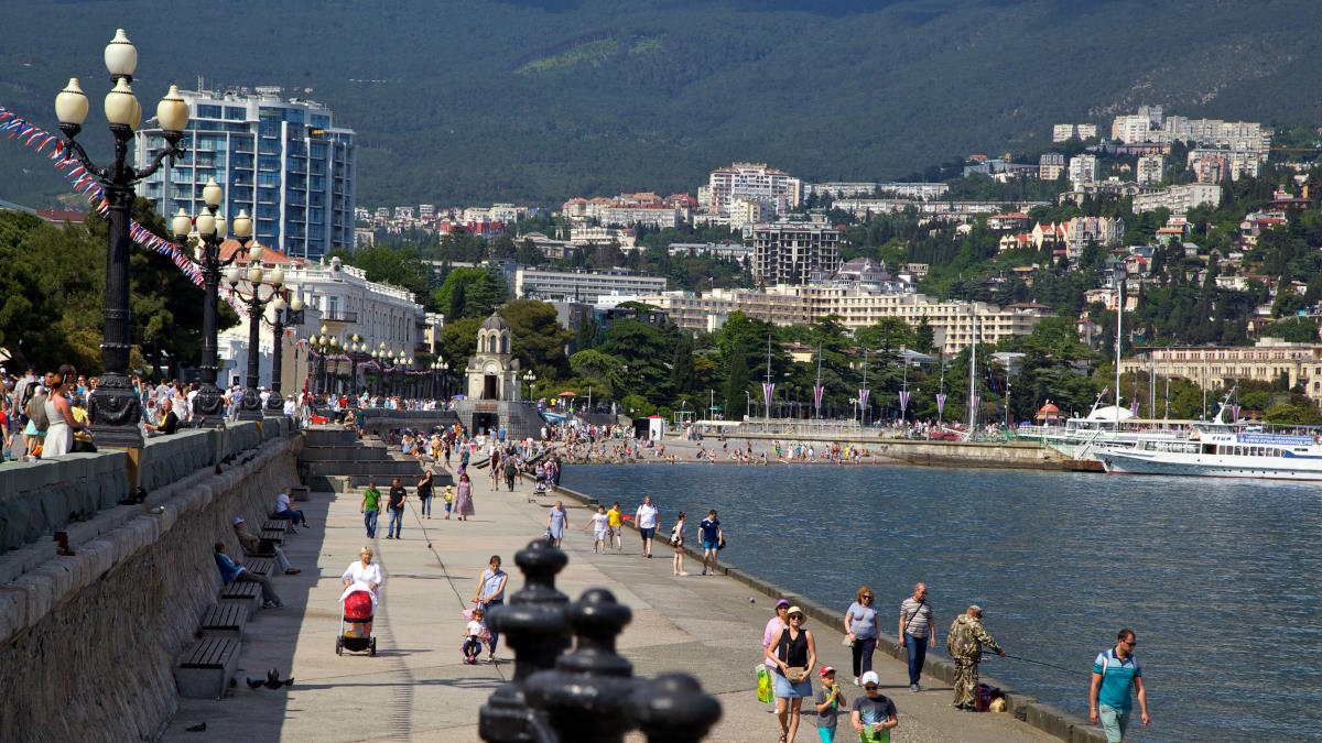 В РСТ заявили о спаде на 20–30% продаж туров в Крым после атаки на Севастополь