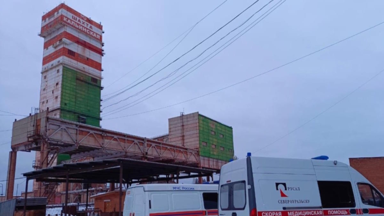 Рабочий погиб под завалами в шахте "Кальинская" в Свердловской области