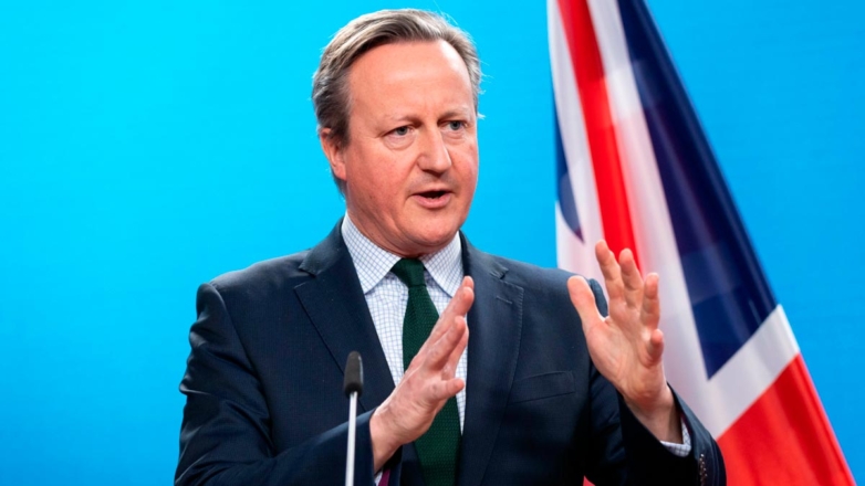 Кэмерон пояснил, почему Лондон не хочет сбивать ракеты над Украиной
