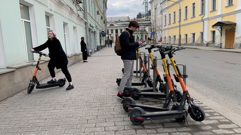 Сезон аренды электросамокатов и велосипедов стартовал в Москве